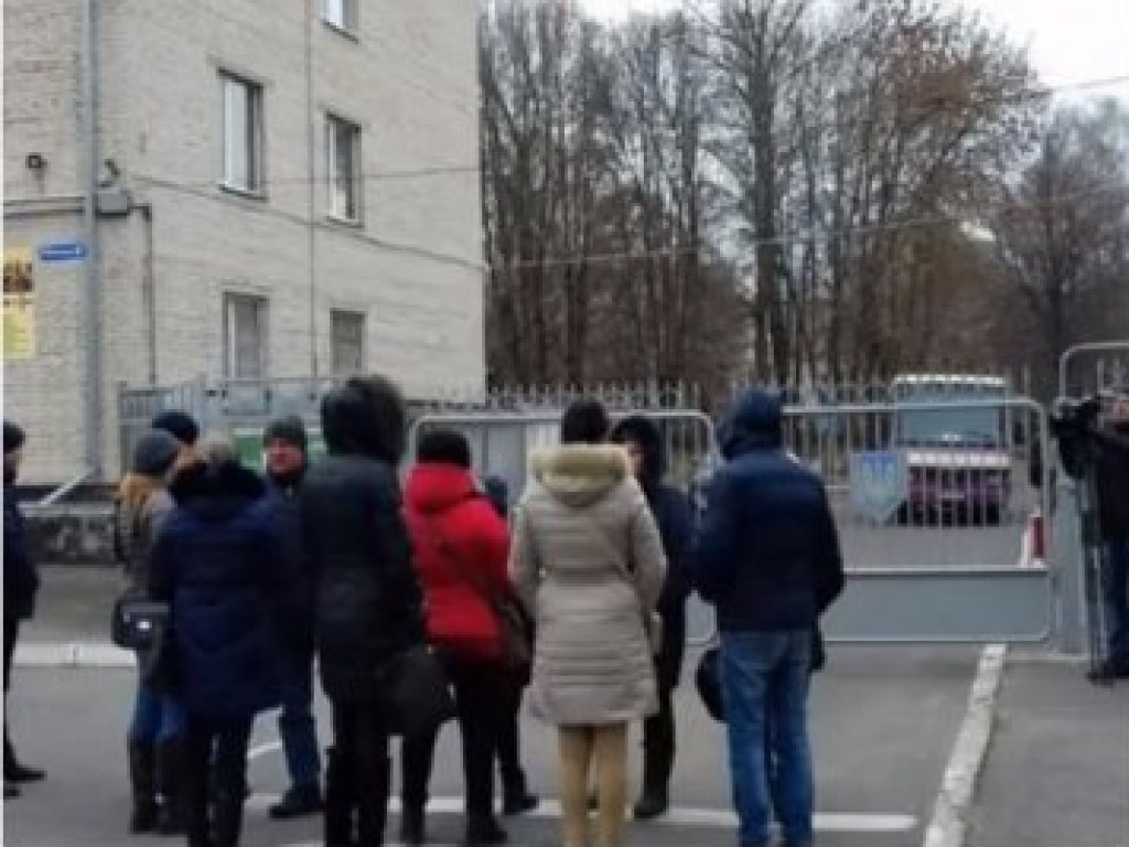 В Луцке призывников насильно забрали в военкомат и без медосмотра отправили служить в Киев (ВИДЕО)