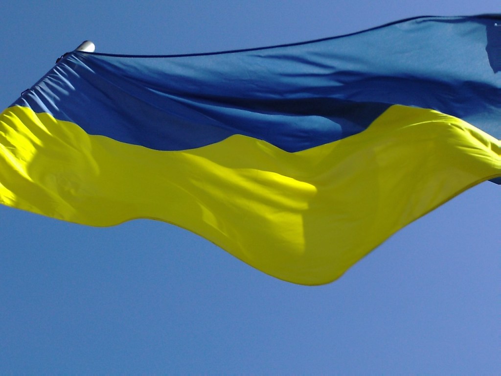 В Киеве на Майдане начали проводить митинг: требуют вернуть украинские корабли из плена (ФОТО)