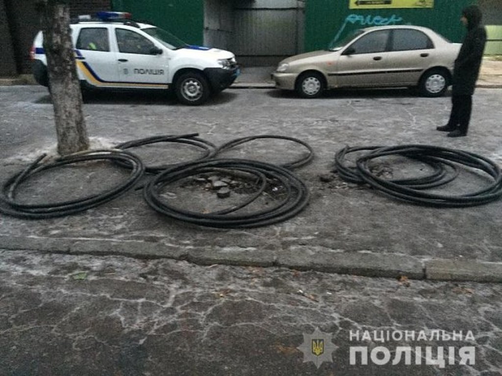 Воры в Киеве украли почти 80 метров кабеля правительственной связи (ФОТО)