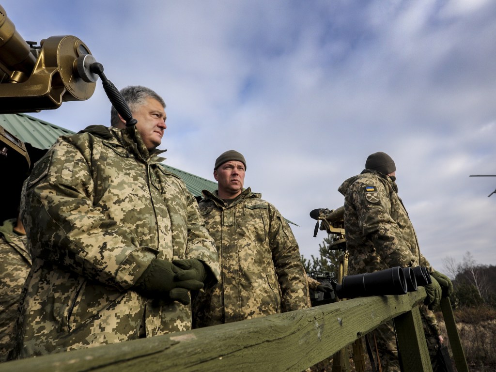 Военное положение могут ввести не по всей Украине – эксперт