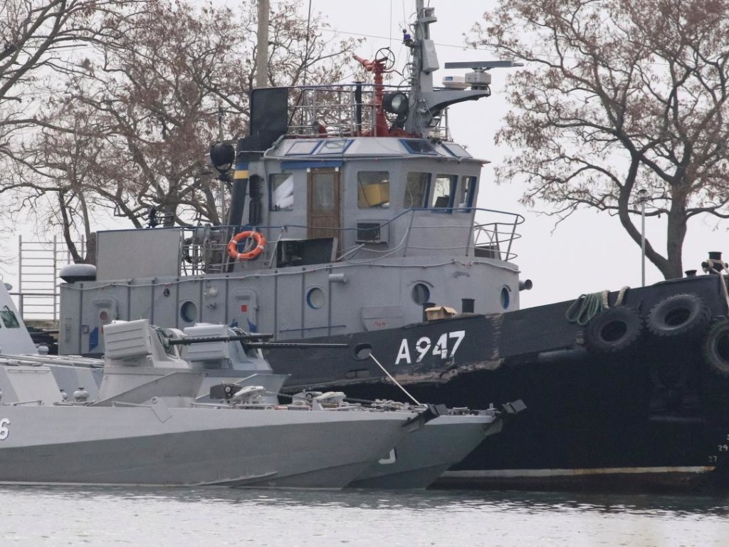 Опубликованы фото и видео кораблей в Азовском море