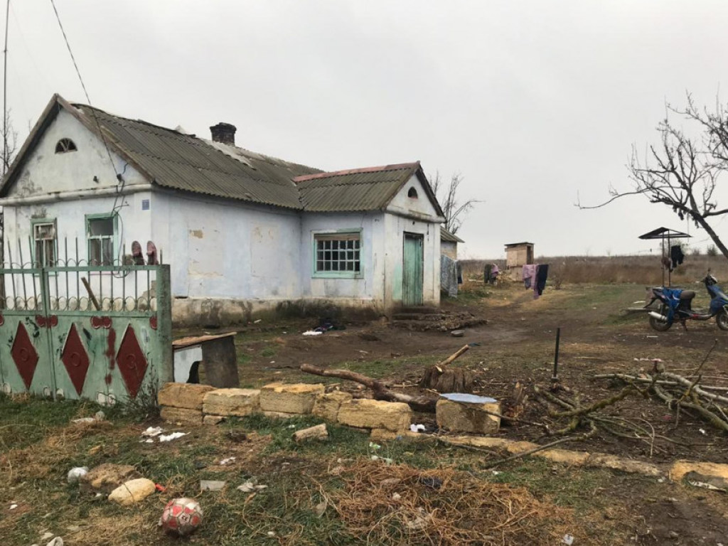 Беспорядок, не было еды: у жительницы Одесской области отняли пятерых детей (ФОТО)