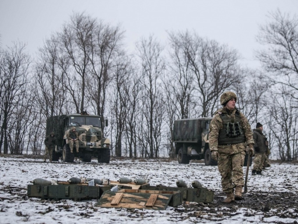 Позиции ВСУ за сутки атаковали 18 раз, двое украинских военных получили ранения 