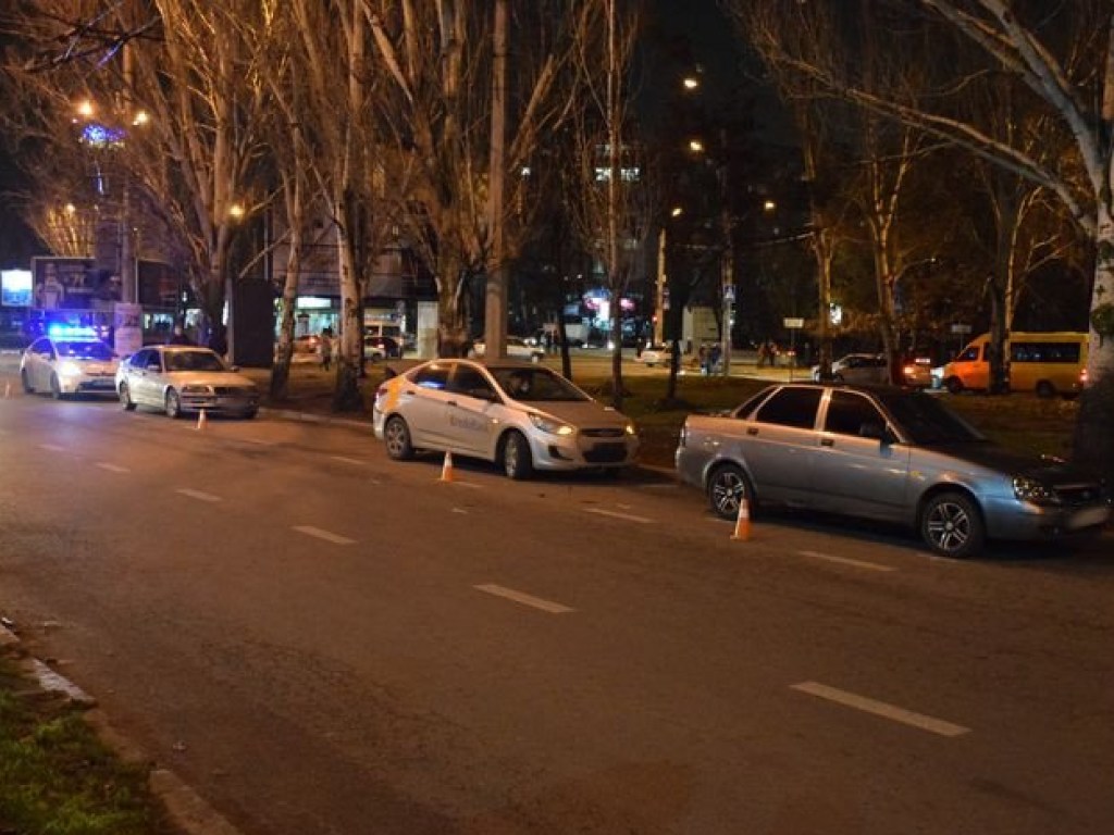 В центре Николаева столкнулись BMW, Hyundai и Priora (ФОТО)