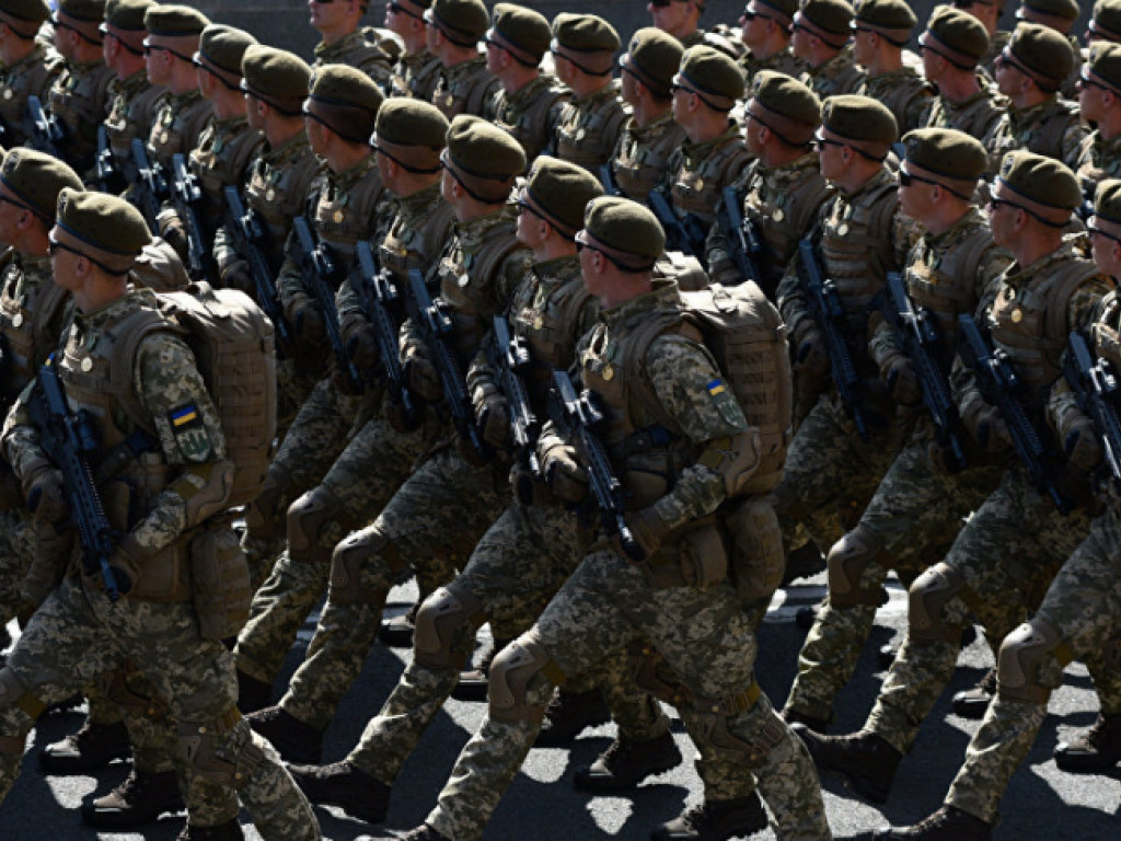 Закон о военном положении в Украине вступит в силу 28 ноября