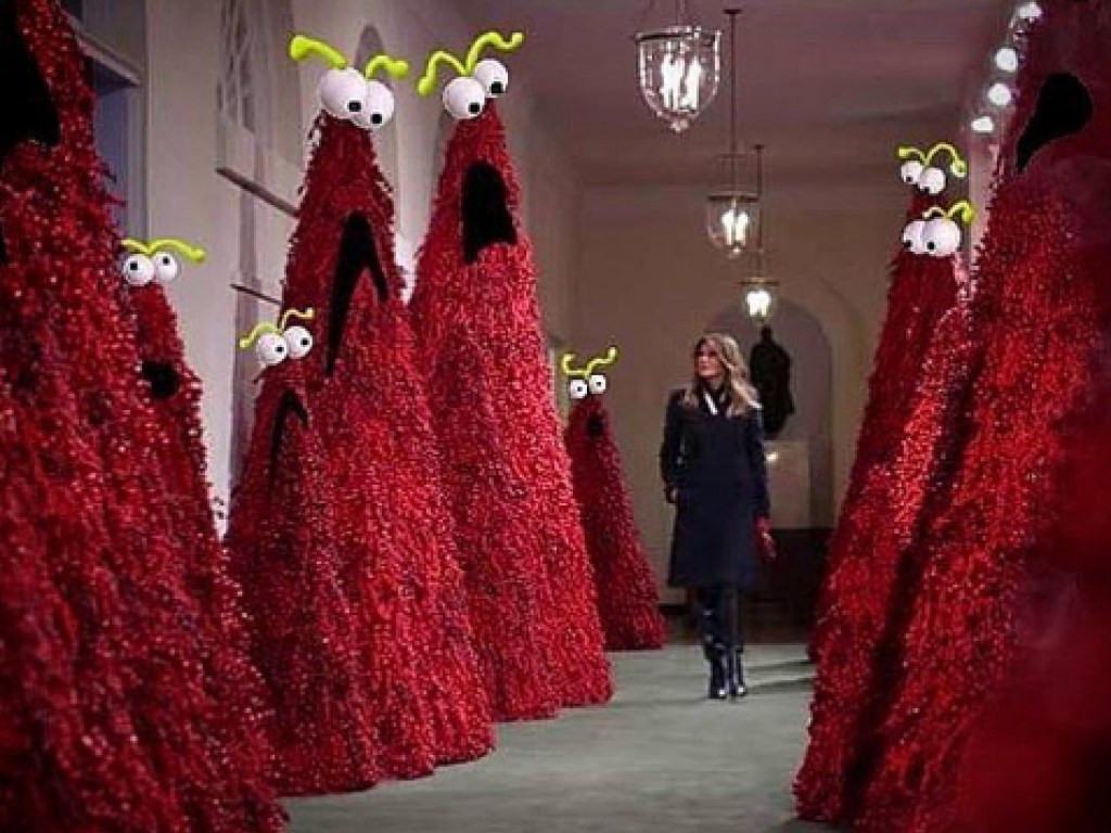 Мелания Трамп в окружении красных елок стала новым мемом в Интернете (ФОТО)