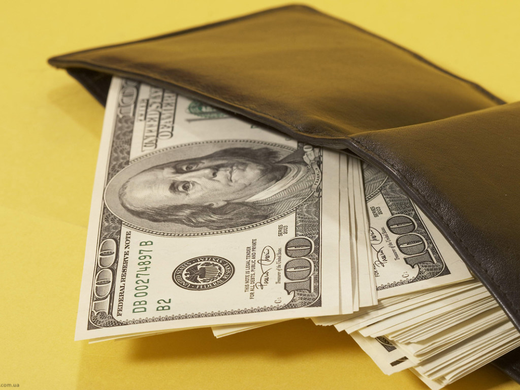 Американец потерял кошелек в самолете и получил его обратно с прибавкой денег