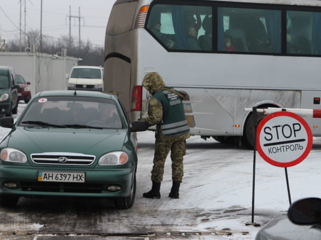 Военное положение на юго-востоке: украинцам нужно готовиться к проверкам на блокпостах