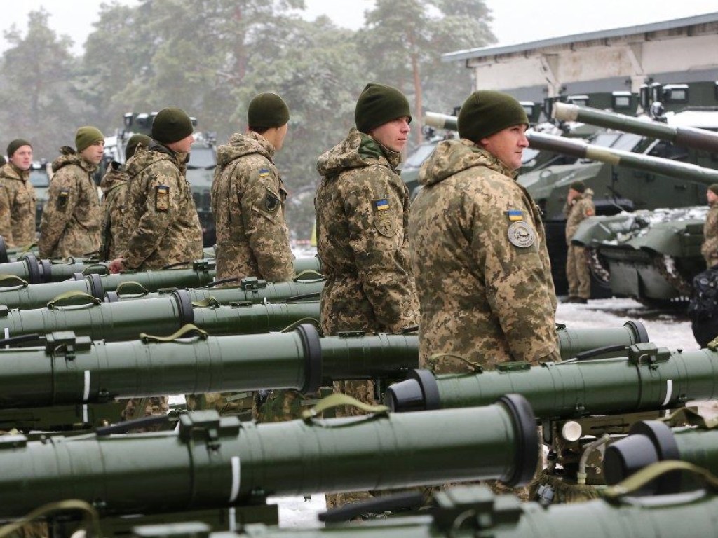 В Украине начало действовать военное положение