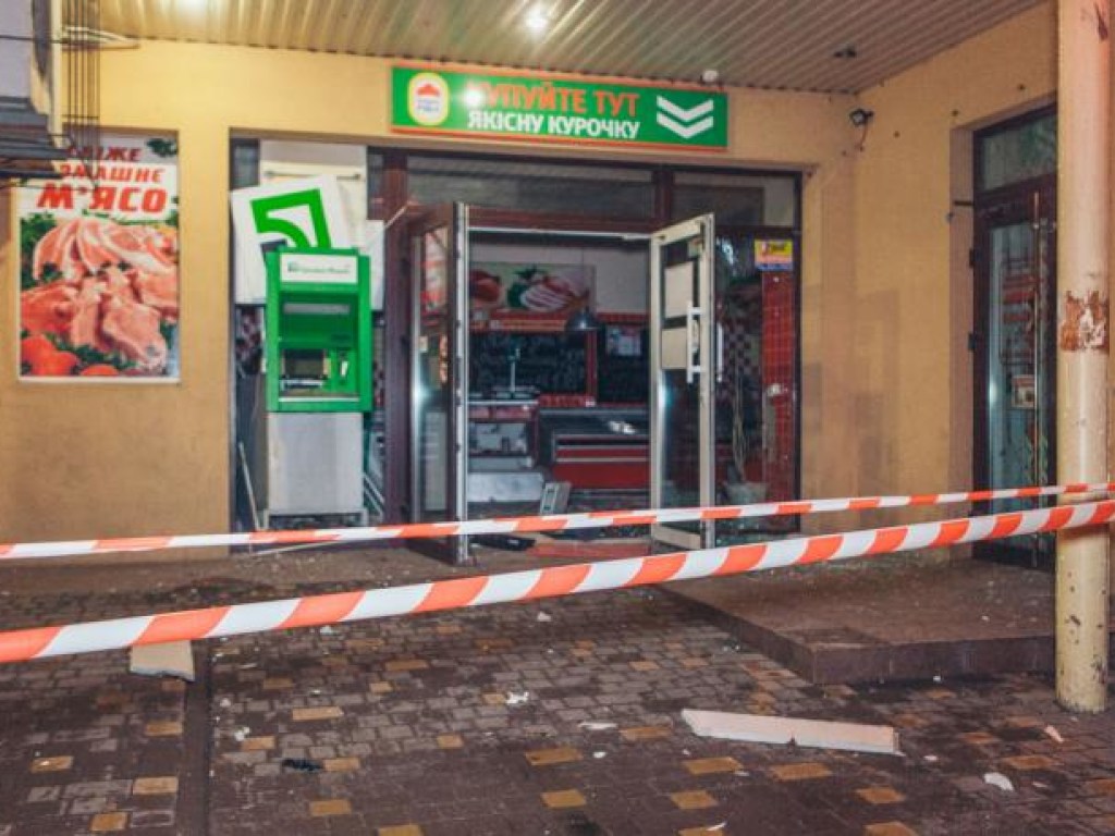 В Днепра прогремел взрыв: вскрыли банкомат (ФОТО, ВИДЕО)