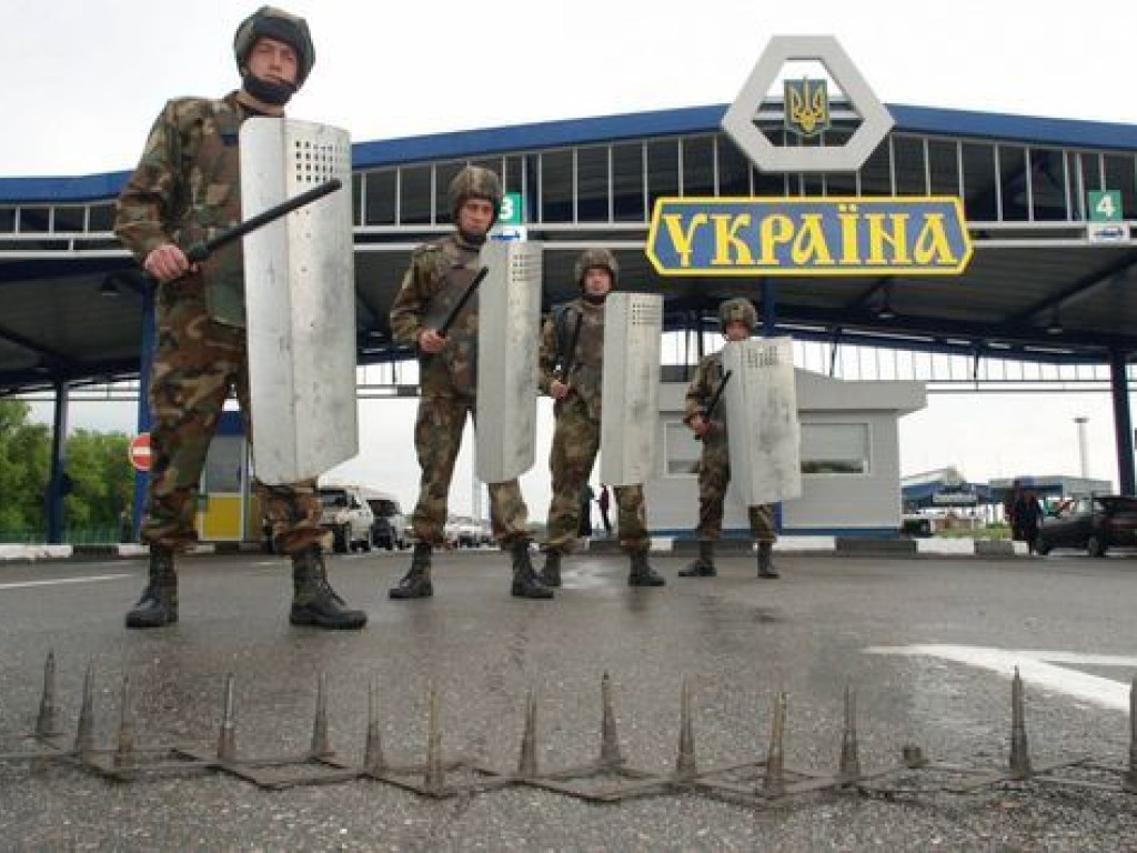 Ограничением въезда в Украину гражданам РФ власть пытается обосновать введение военного положения &#8212; эксперт