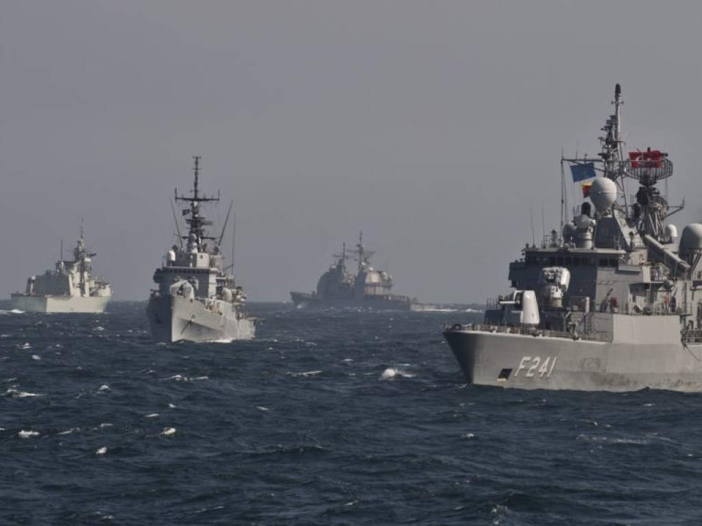 В НАТО прохладно отнеслись к инициативе Порошенко о вводе военных кораблей в Азовское море &#8212; политолог