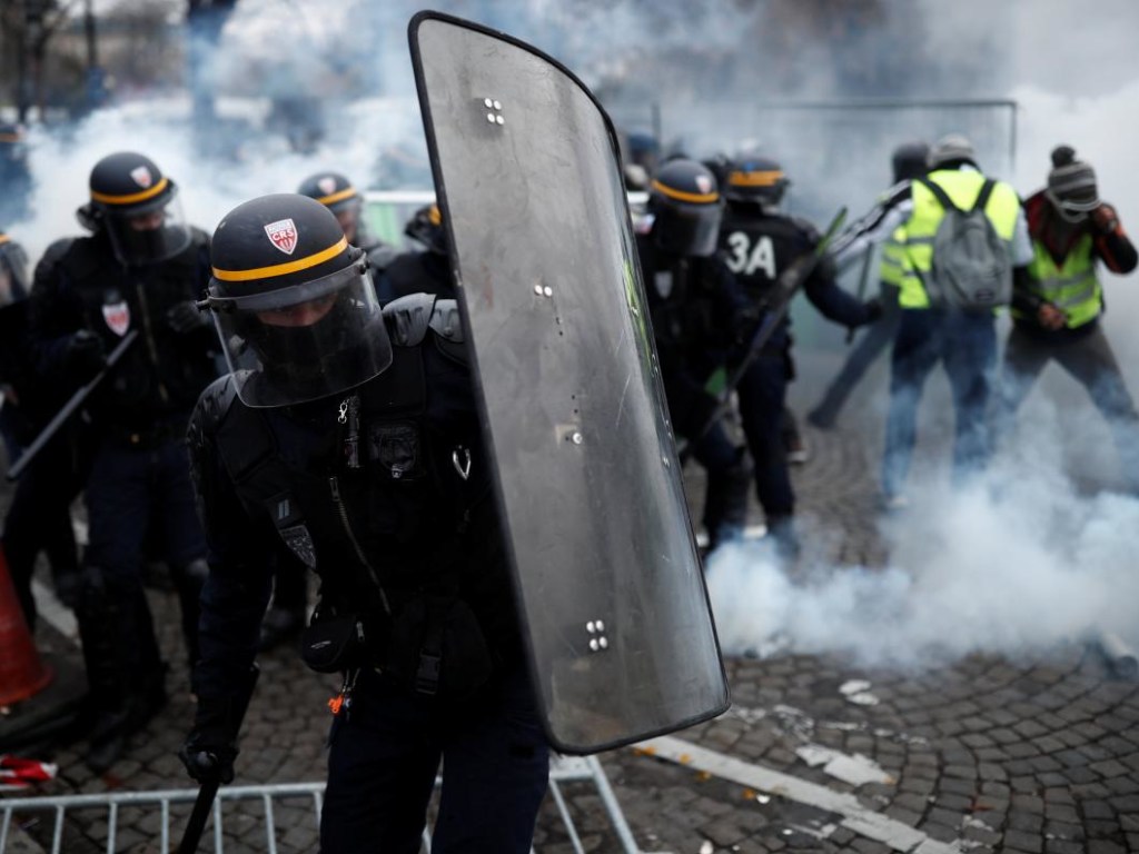 Протесты «желтых жилетов» во Франции: правоохранители задержали 39 человек