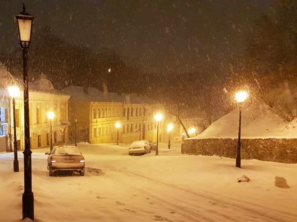 Киев в снегу: жители столицы поделились красочными фото
