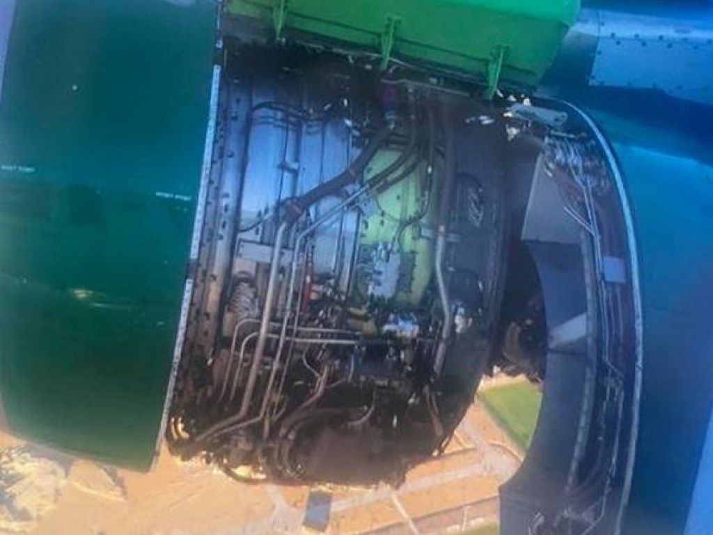 В США у Airbus в воздухе начал разваливаться двигатель (ФОТО, ВИДЕО)