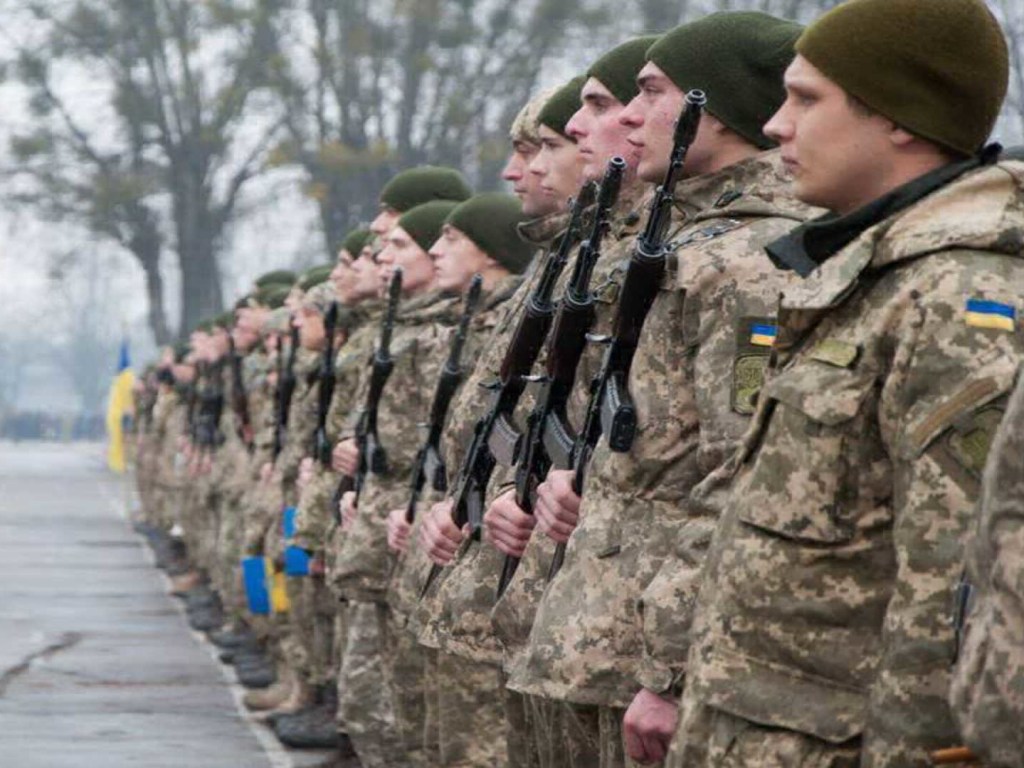 Эксперт о военном положении: власть приучила украинцев к постоянному форс-мажору