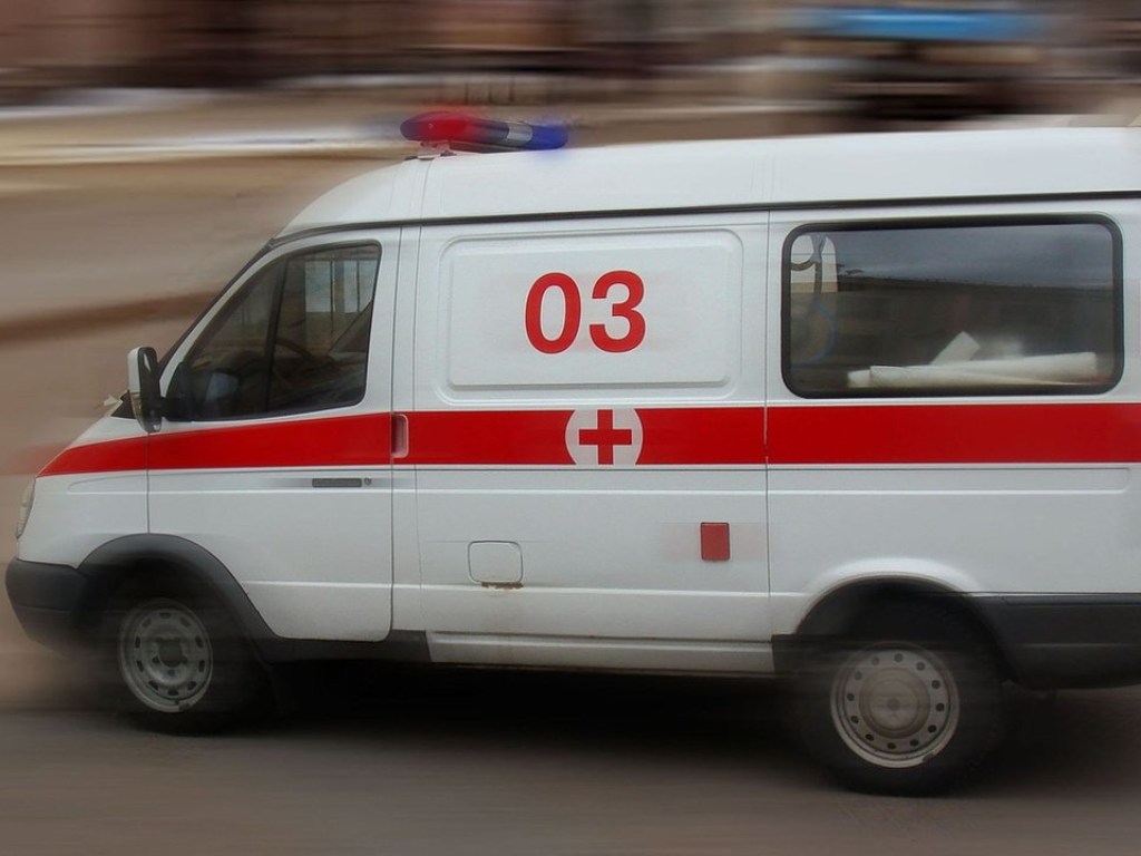 Парня отбросило на встречную полосу: под Харьковом автобус насмерть сбил пешехода