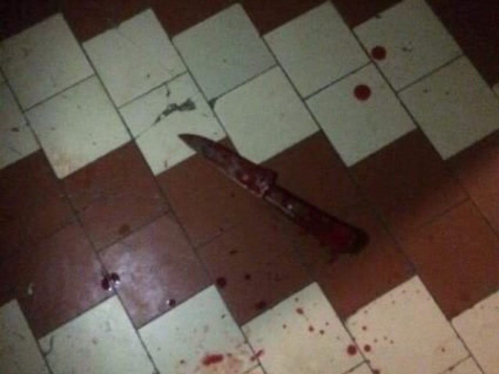 Во Львове ученик колледжа перерезал себе вены, ударив ножом студента (ФОТО)
