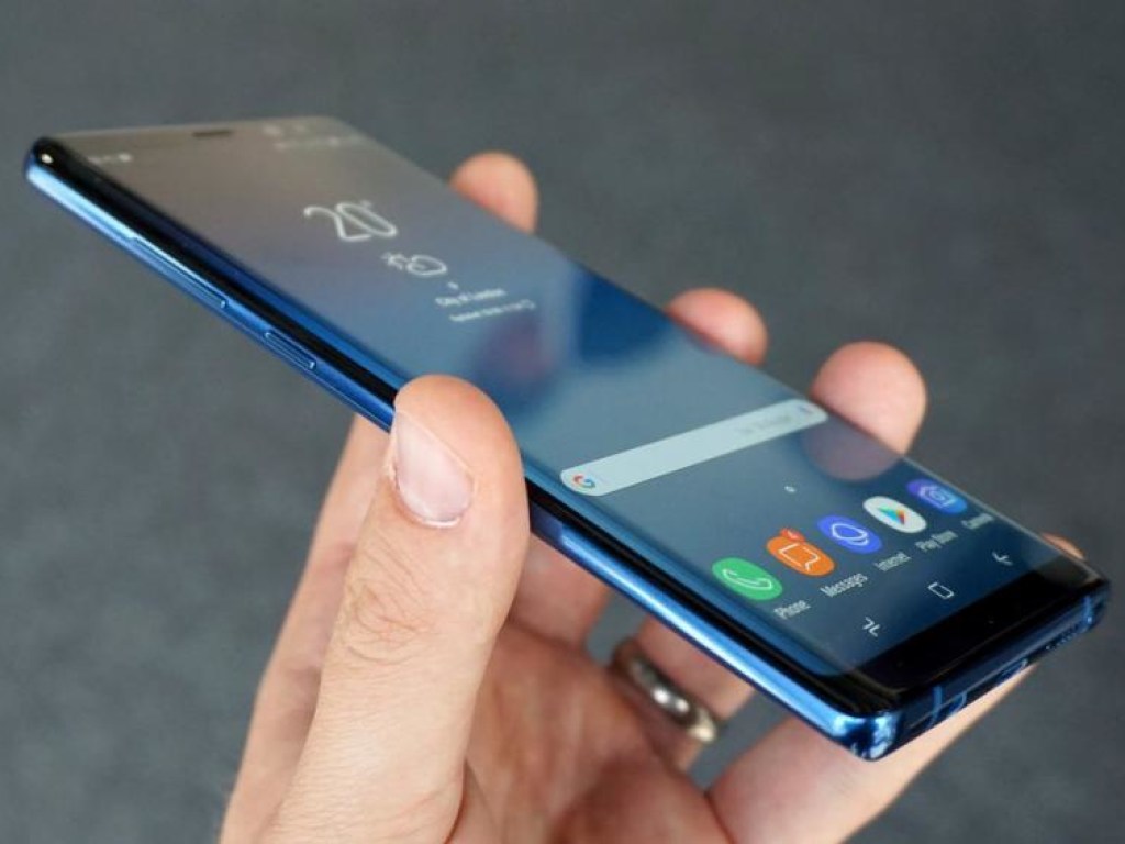 Samsung Galaxy S10: В сеть просочились первые «живые» фото флагмана