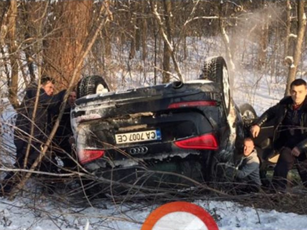 ​Спасло чудо: На трассе Киев &#8212; ЧОП авто с детьми попало в жуткое ДТП (ФОТО)
