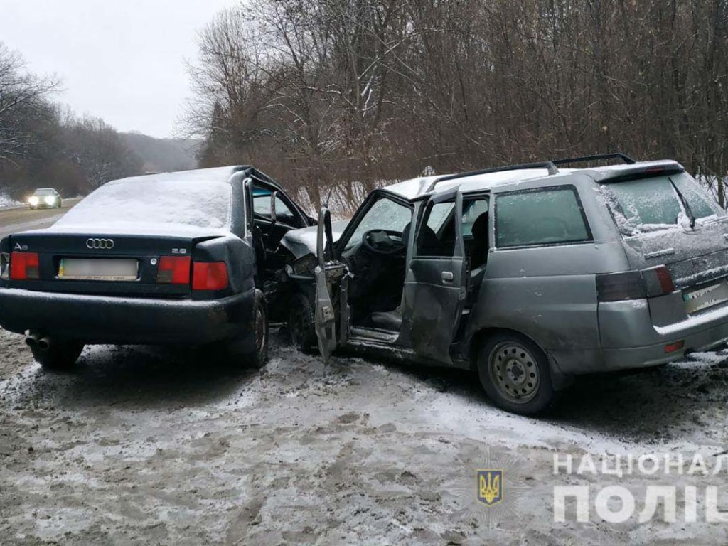 В поселке под Харьковом столкнулись ВАЗ и Audi, семь человек получили травмы (ФОТО)