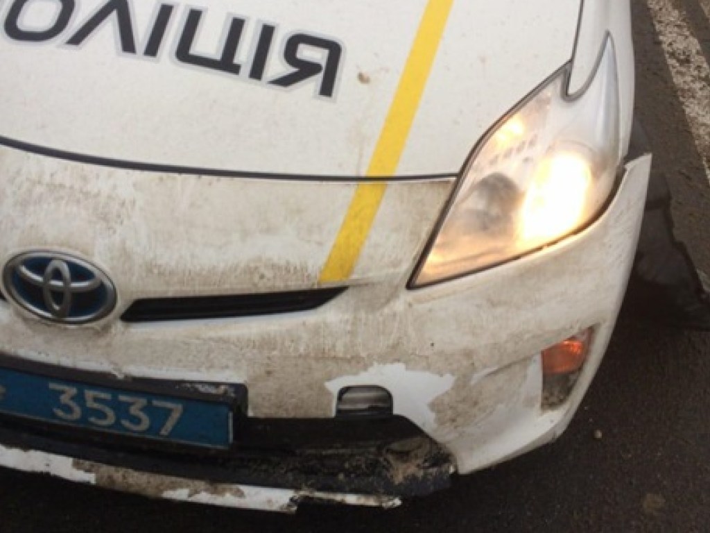 В Харькове грабители протаранили полицейский автомобиль (ФОТО)