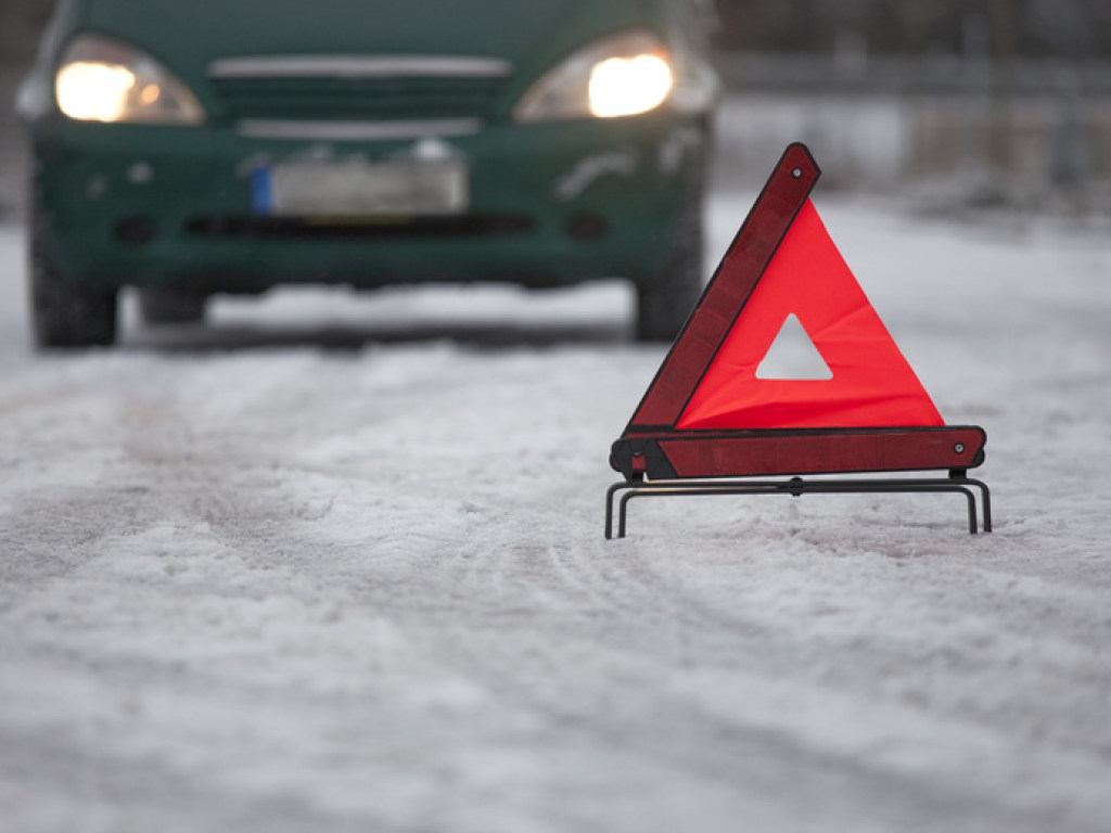 На трассе Киев-Чоп 19-летняя жительница Львова за рулем Audi попала в ДТП: пострадали пять человек