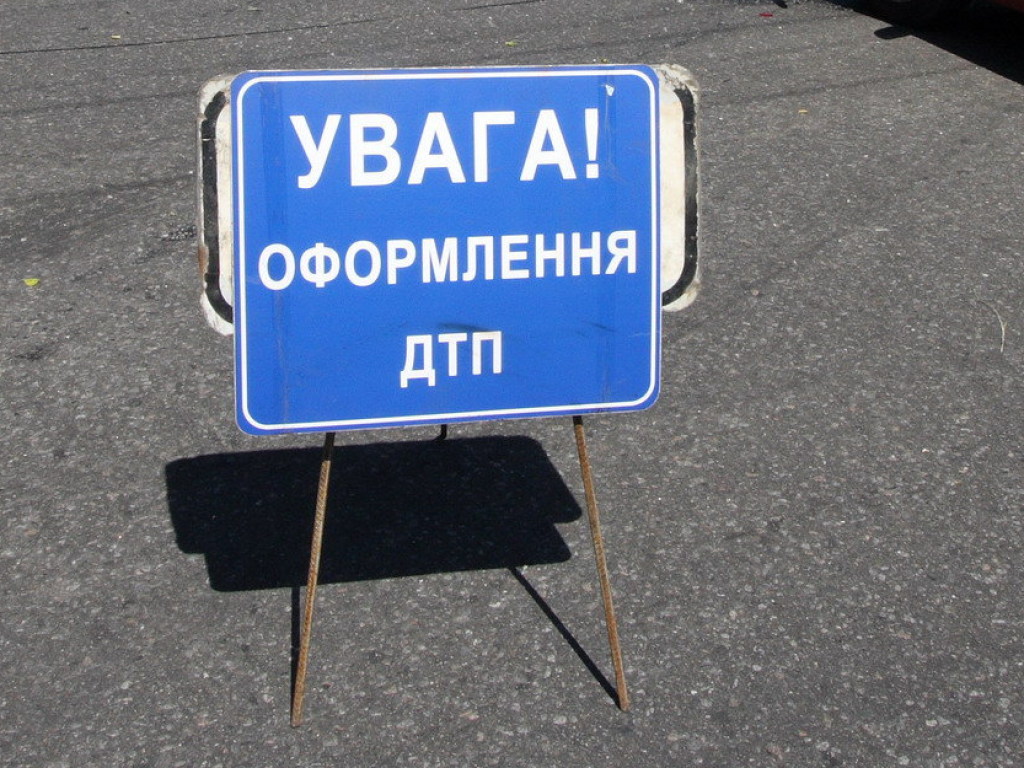 Под Киевом водитель Mercedes насмерть сбил пешехода (ФОТО)