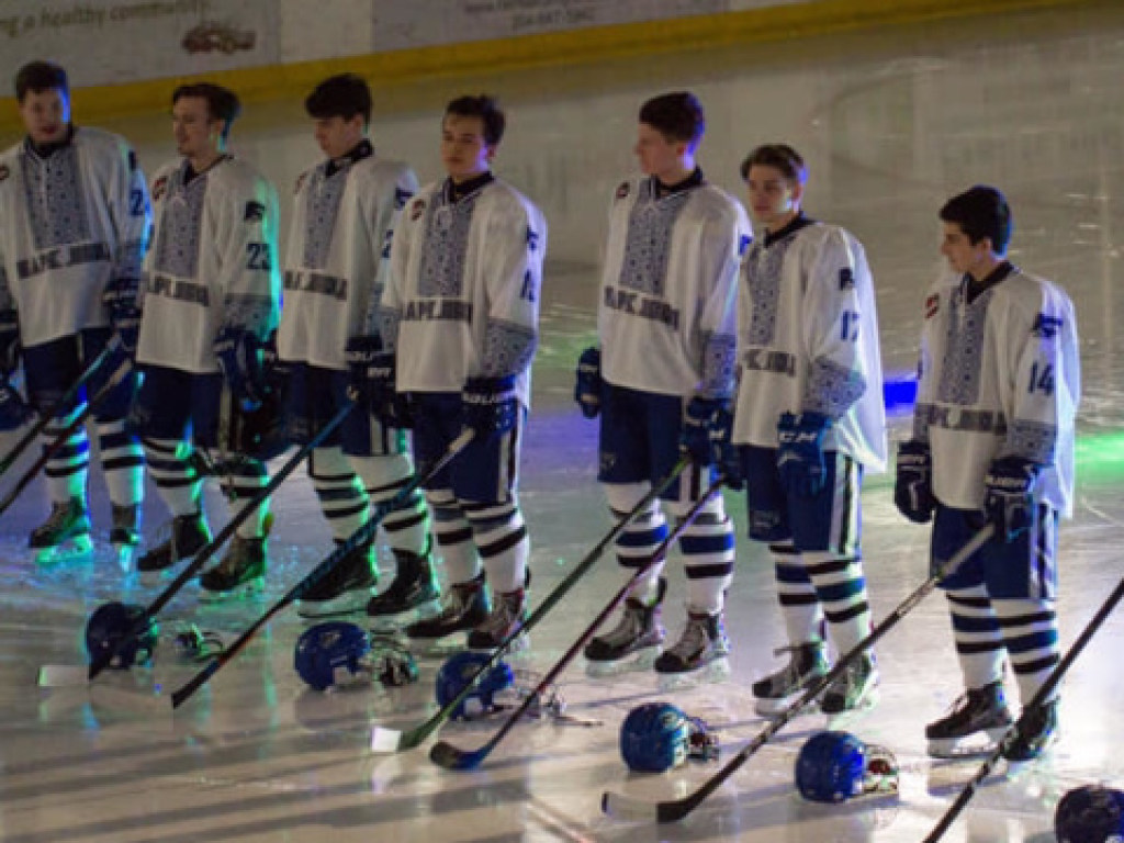 В Канаде хоккейная команда вышла на лед в вышиванках (ФОТО, ВИДЕО)