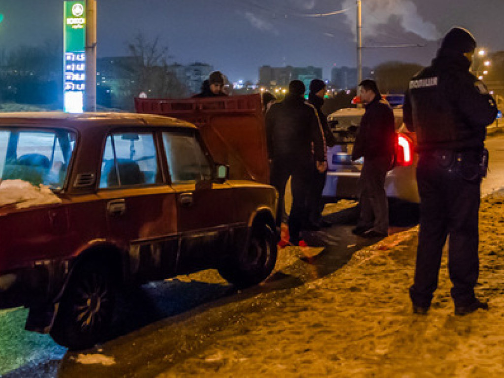 В Днепре остановили водителя ВАЗ с двумя пистолетами (ФОТО)