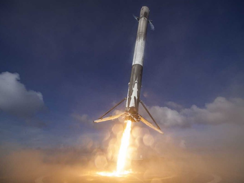 SpaceX в Калифорнии успешно запустила ракету Falcon 9 с микроспутниками (ВИДЕО)