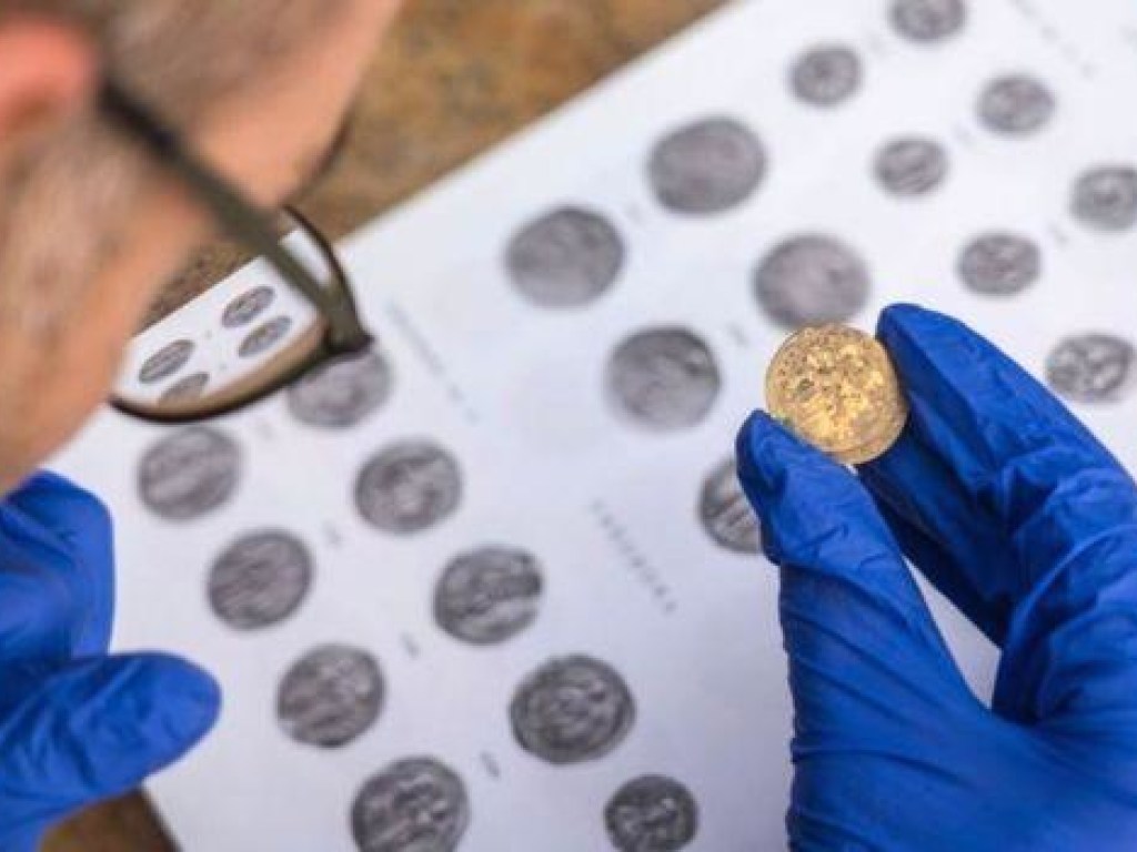 В Израиле нашли золотые монеты времен крестовых походов (ФОТО)