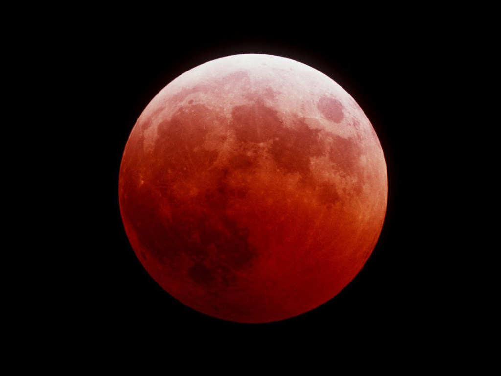 Уже в январе жители Земли снова увидят «кровавую» Луну (ФОТО)