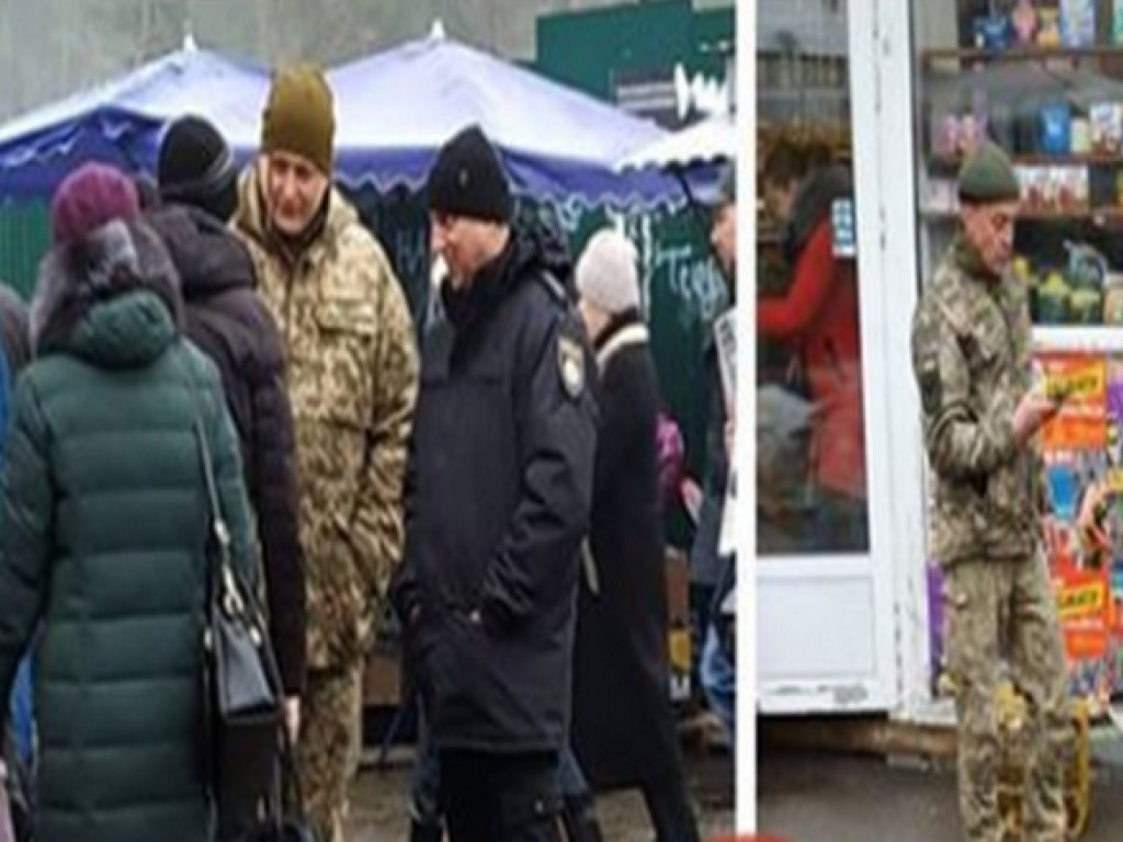 Патрульные проверяют у парней военные билеты возле станций киевского метро