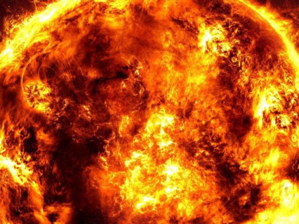 Солнце может уничтожить половину спутников