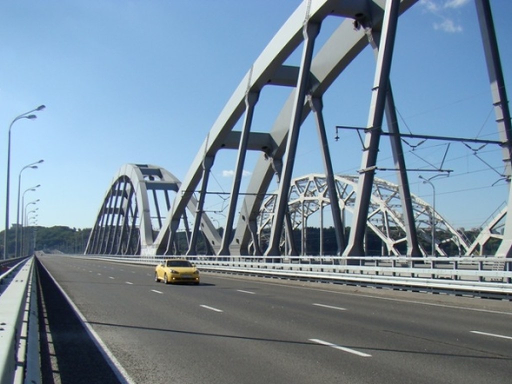 В Киеве могут закрыть Дарницкий мост 