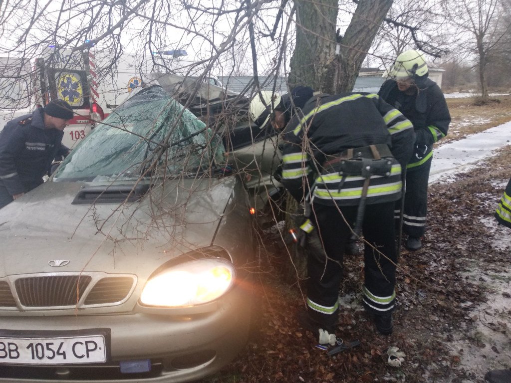 ДТП в Луганской области: мужчину «вырезали» из покореженного автомобиля (ФОТО, ВИДЕО)