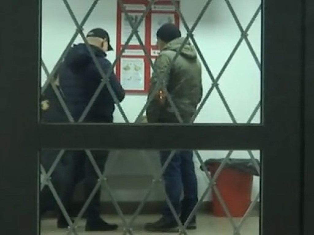 В Ровно сотрудники почты нашли в посылках боевые гранаты (ФОТО, ВИДЕО)