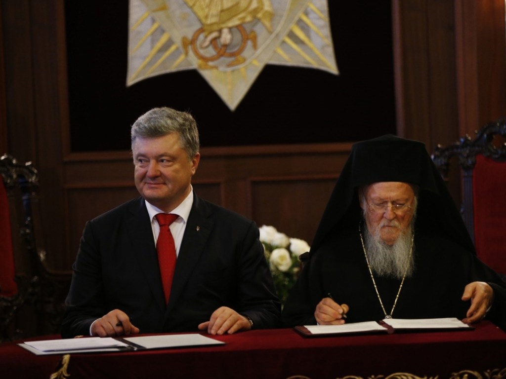 Константинополь встал на сторону Порошенко: Онуфрия лишат титула митрополита – эксперт