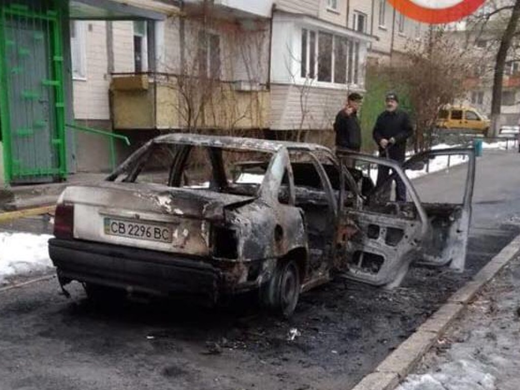 На столичном Лесном массиве сожгли автомобиль (ФОТО)