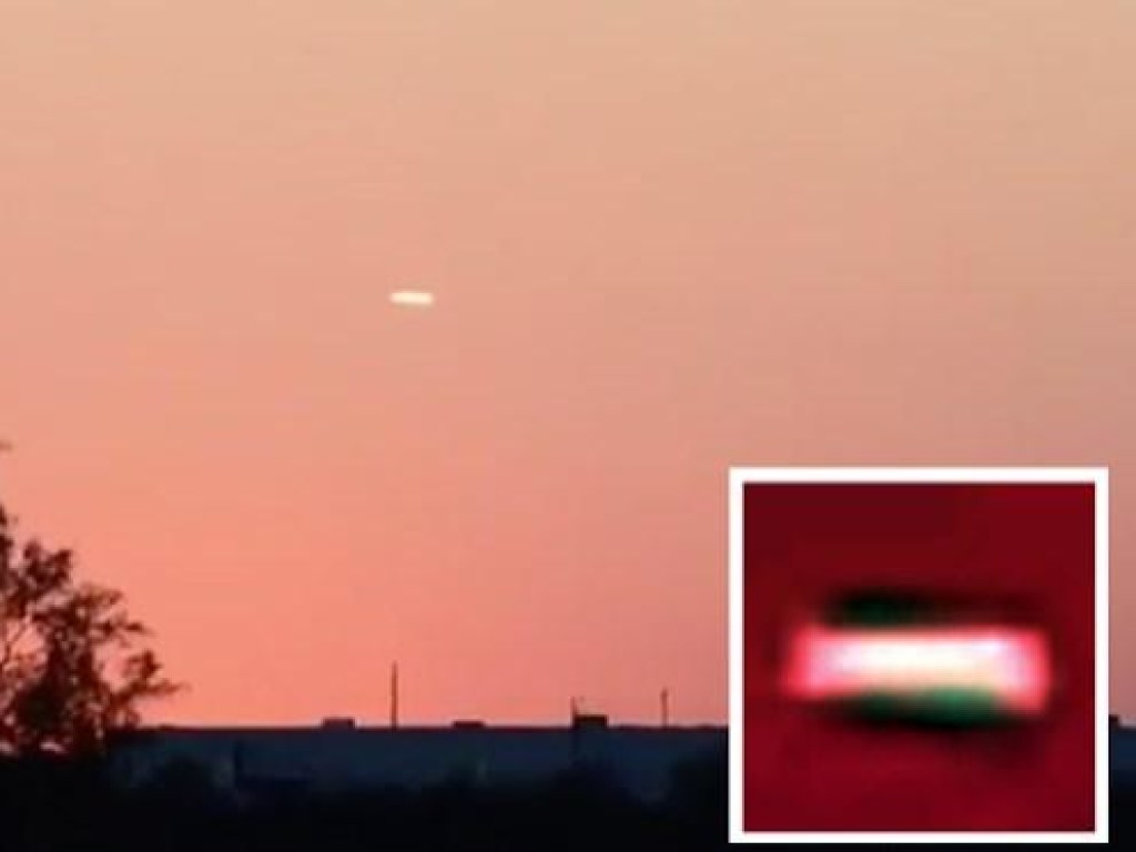 Американка сфотографировала НЛО на фоне заката