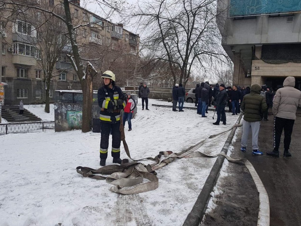 Конференция адвокатов в Днепре закончилась стычками: в ход пошли дымовые шашки и слезоточивый газ (ФОТО)