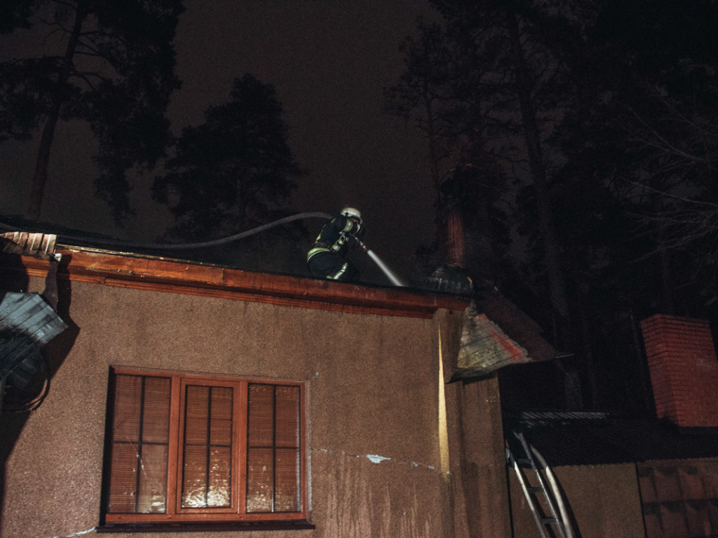 В Киеве загорелся ресторан с людьми внутри (ФОТО)