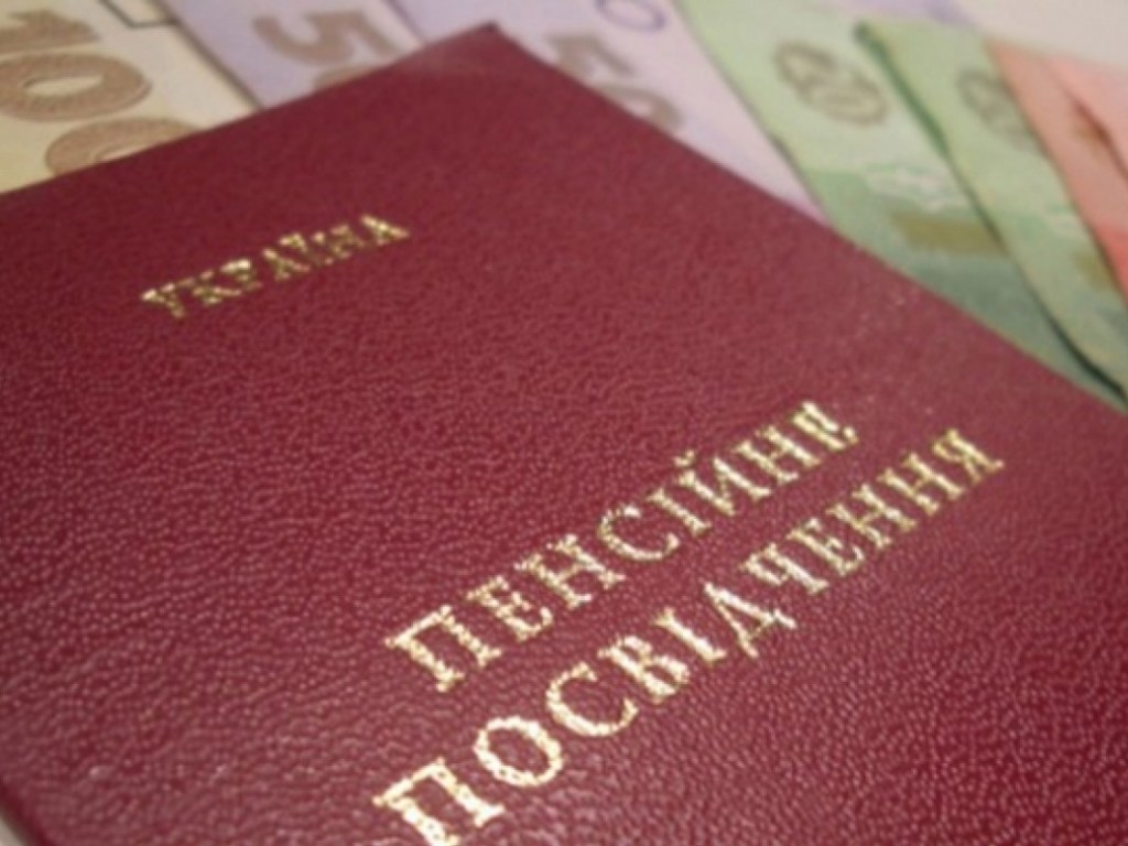 Украинским пенсионерам хотят выдать новые удостоверения и снять отпечатки пальцев