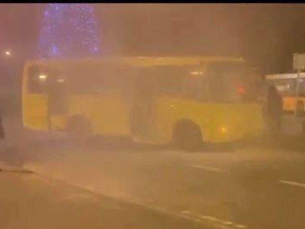 Во Львове загорелась маршрутка с пассажирами