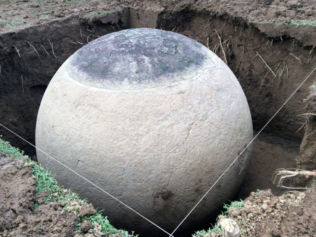 В Коста-Рике нашли огромные камни идеальной формы возрастом более тысячи лет (ФОТО)