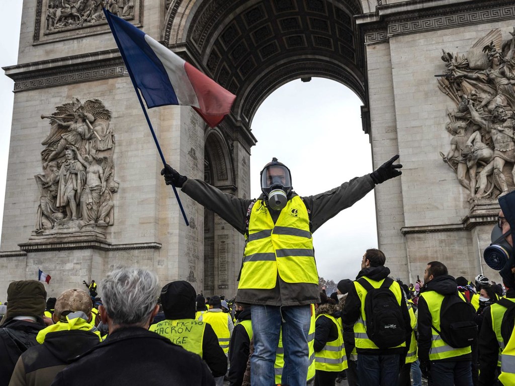 «Желтые жилеты» опубликовали манифест: что требуют протестующие