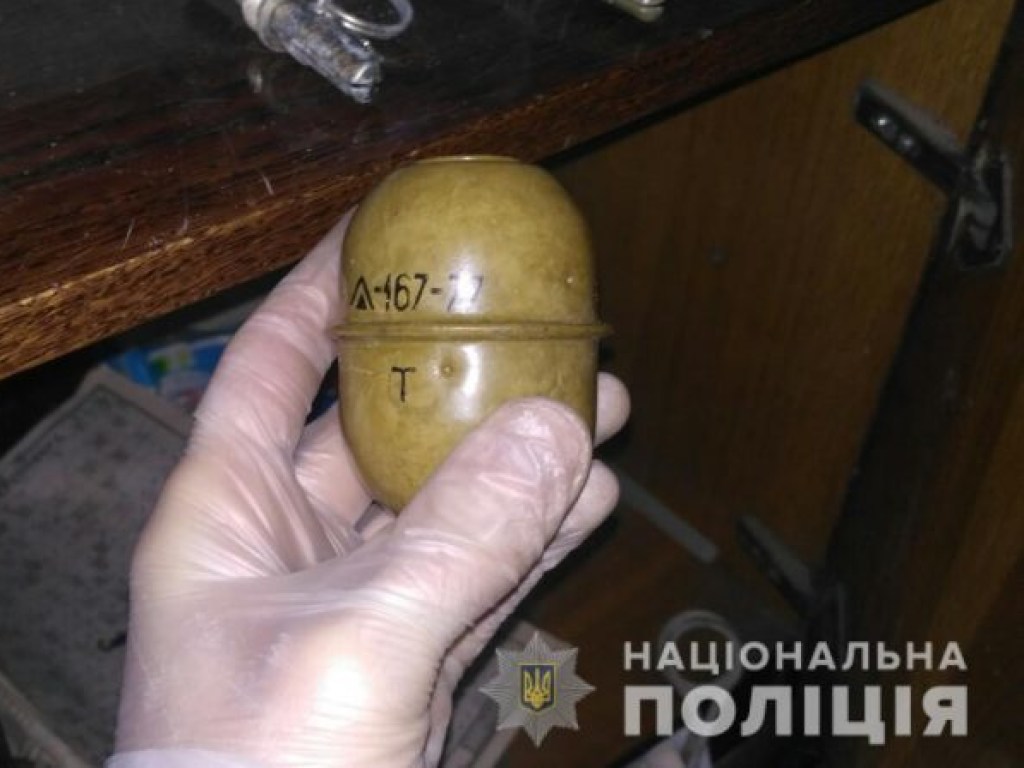 Под Харьковом сельчанин спрятал боевую гранату (ФОТО)