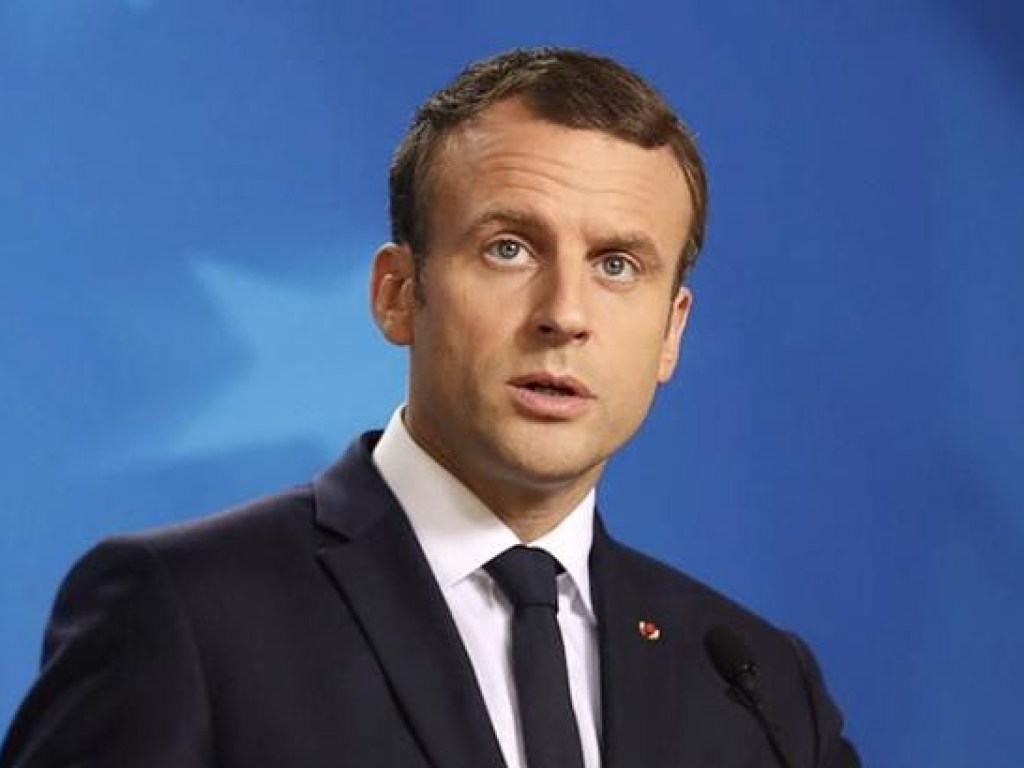 Макрон объявил о чрезвычайном экономическом и социальном положении во Франции