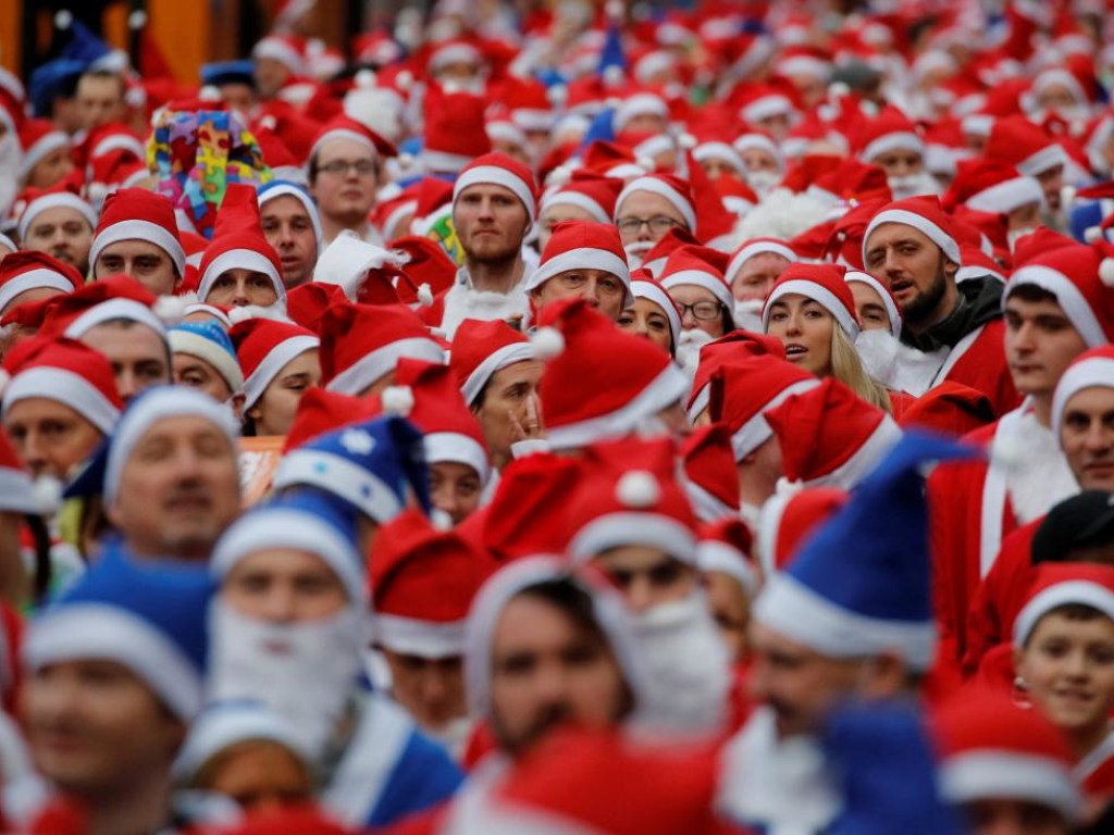 В Германии более 1000 человек приняли участие в забеге Санта-Клаусов (ВИДЕО)